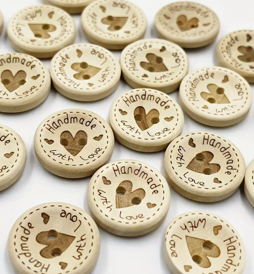 Boutons en bois "Handmade with love " Lot de 5