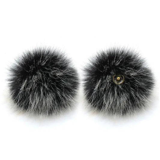 Pompon fausse fourrure de 13 cm avec bouton pression