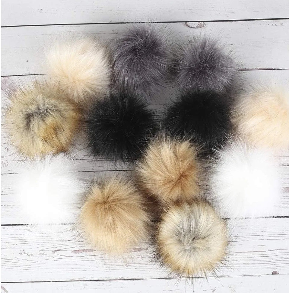 Pompon fausse fourrure de 10 cm avec élastique